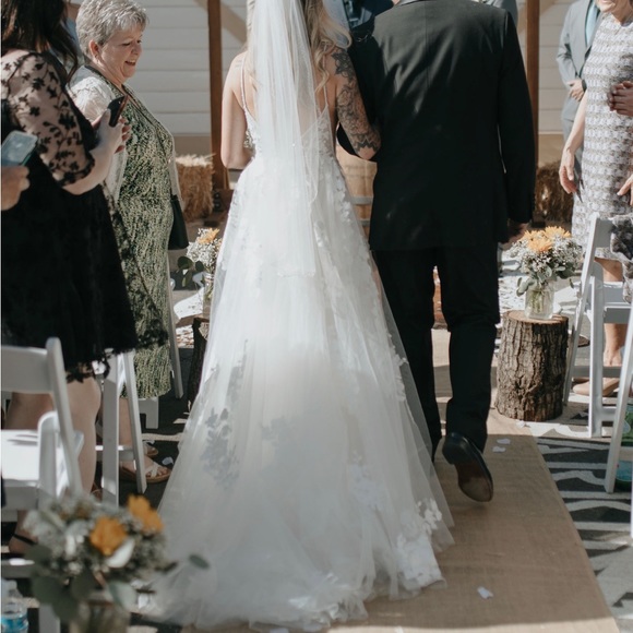 WEDDING DRESS FOR SALE, Like New - Picture 5 of 8